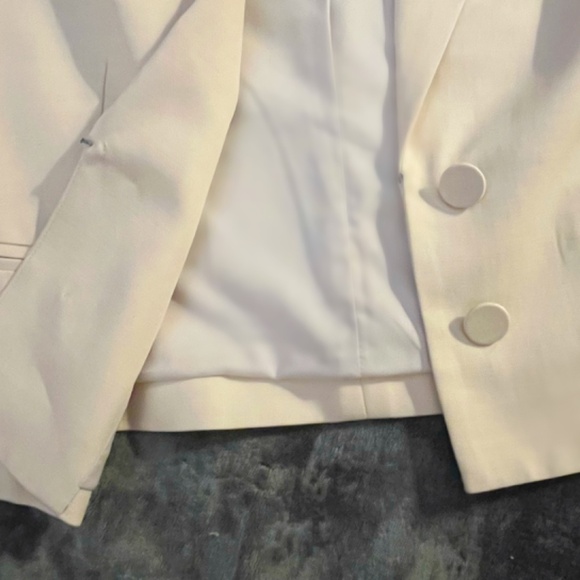 Woman’s off-white stylish blazer. BRAND NEW!!! - Picture 2 of 6